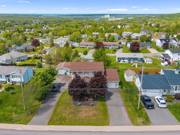 320 Mountain Rd, New Glasgow, NS B2H 5W1