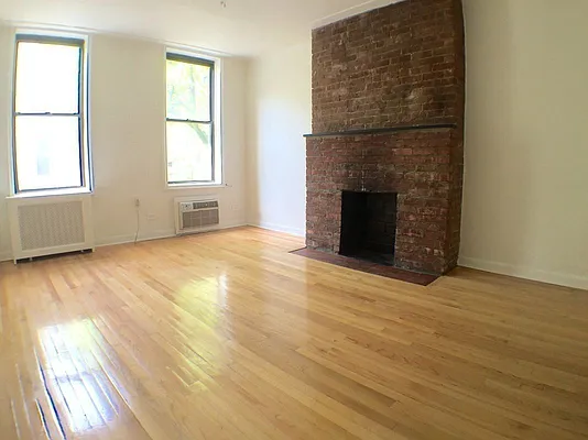 Rented by Kahen Properties | media 17