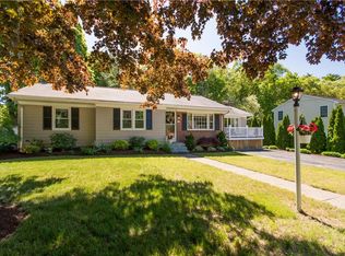 49 Barnes St, Smithfield, RI 02828