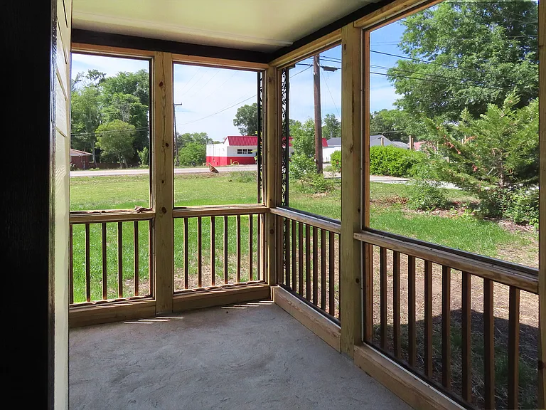 527 Cornelius St — Photo 21