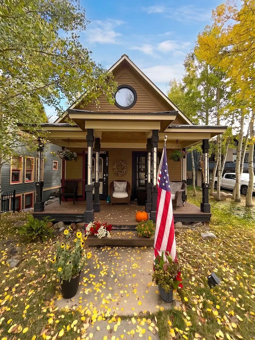 Charming 3 Bedroom Single-Family Home in Downtown Breckenridge Available November 2 — Photo 1