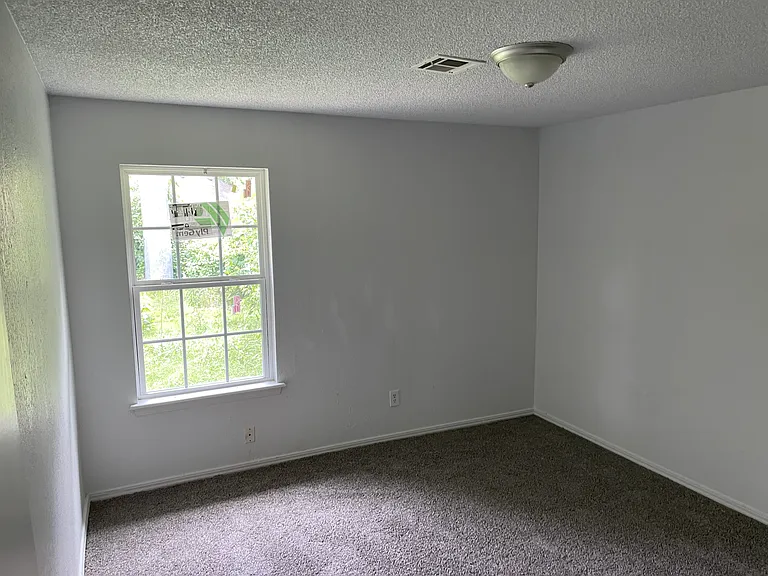 315 W Quantico St — Photo 7