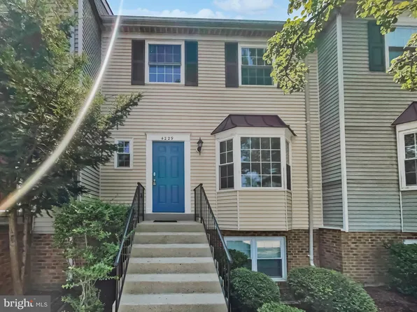 4229 Stockbridge Dr, Dumfries, VA 22025