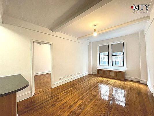 2nd image of 155 E 52nd St APT 8D