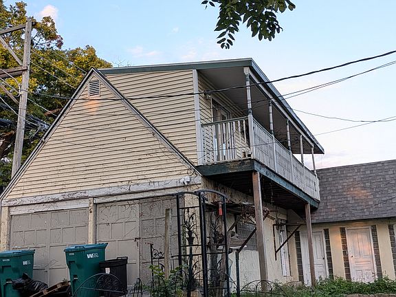 Back of house. Driveway and balcony