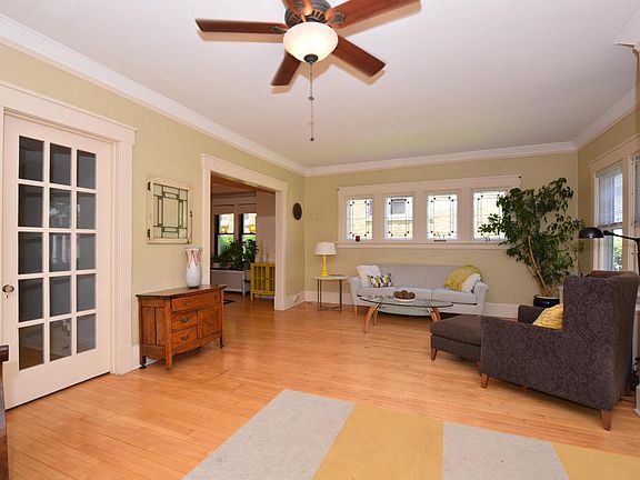 3rd image of 1815 E Lake Bluff Blvd