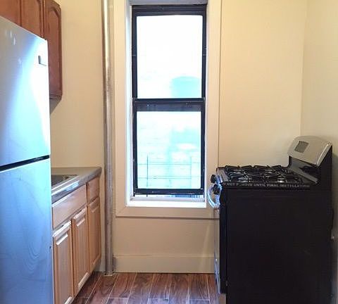 2nd image of 401 E 21 St #D5