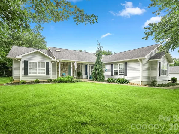 403 W Coventry Dr, Franklin, NC 28734