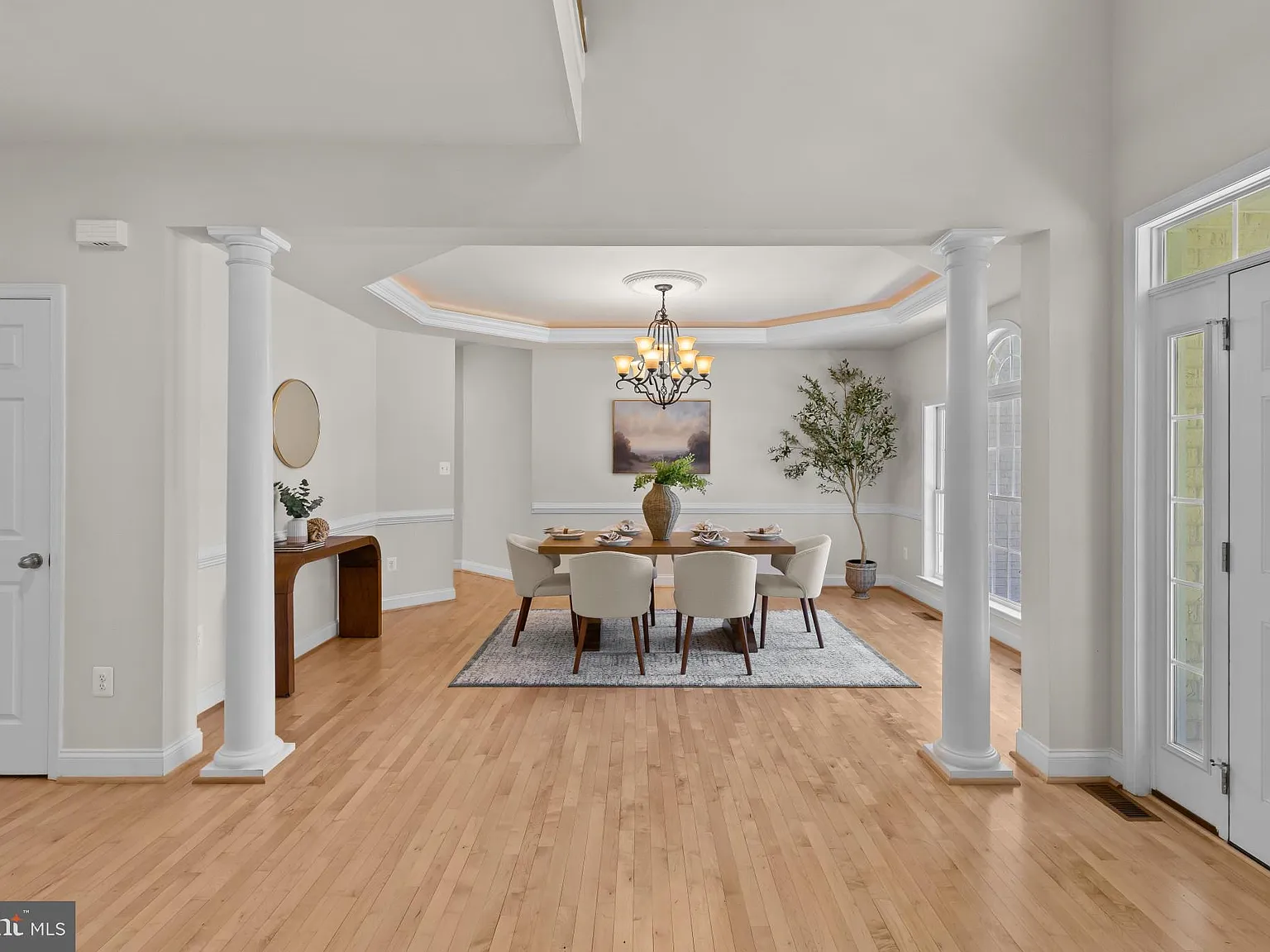 5 bed, 6.0 bath, 5078 sqft, $5,200 — Photo 4