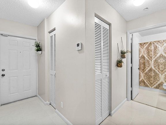 4th image of 5032 Rosehill Drive #103
