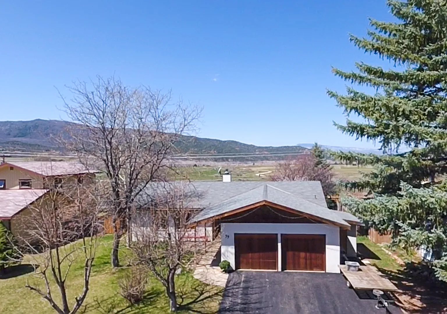 5 Bedroom, 3 Bath house located in El Jebel, CO — Photo 2