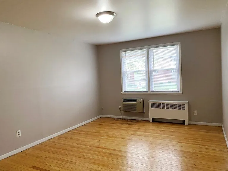 Riverhill Apartments — Photo 50