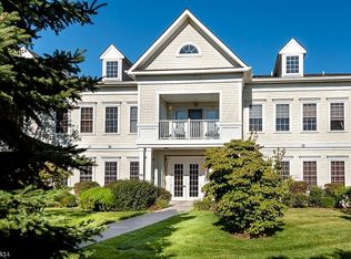 1004 Brookfield Glen Dr, Belvidere, NJ 07823
