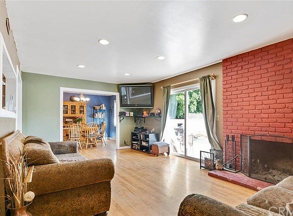 4th image of 815 W Lucille Ave