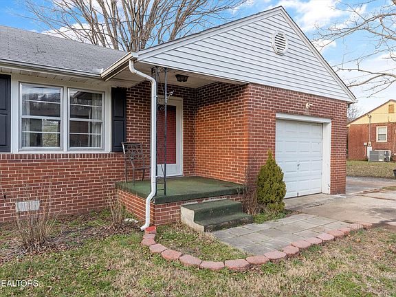 4th image of 2121 Adair Dr
