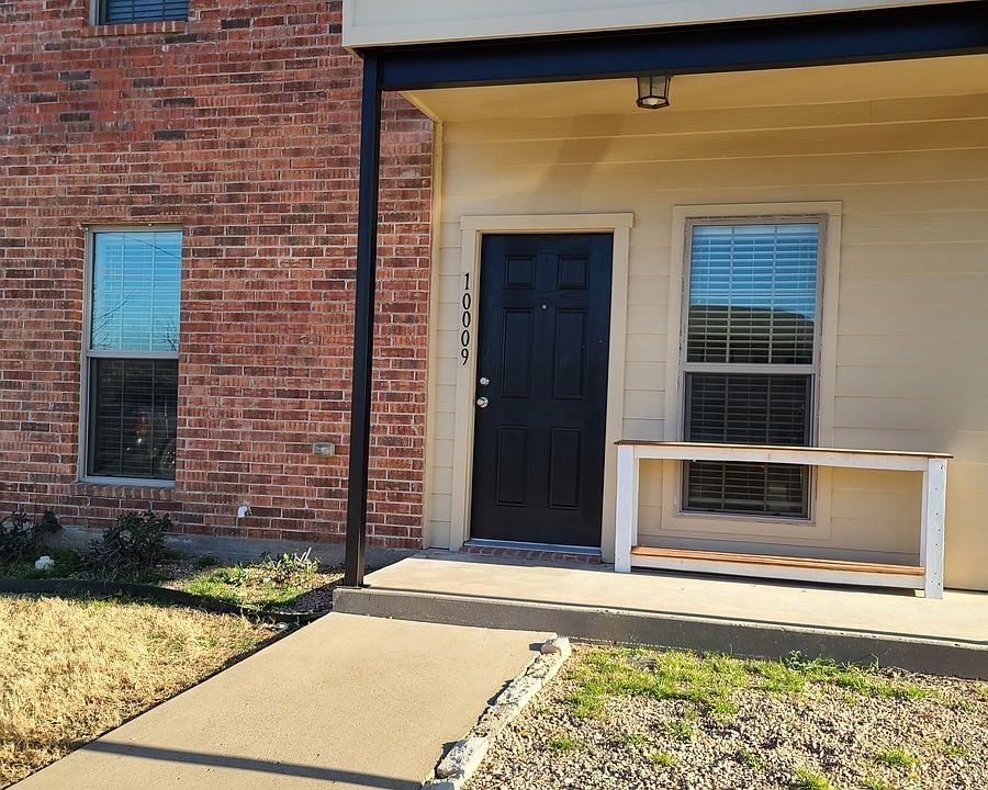 1st image of 10009 Amber Cir #10009