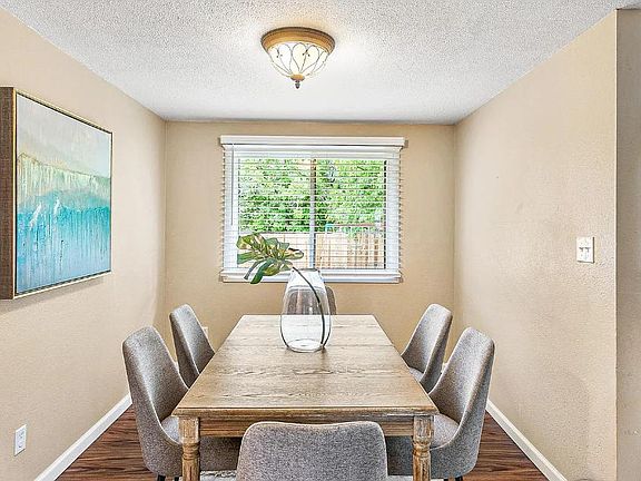 5th image of 8 Seattle Ln