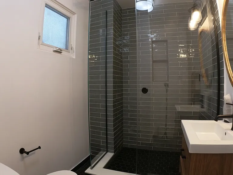 4219 N Albany Ave #2 — Photo 2