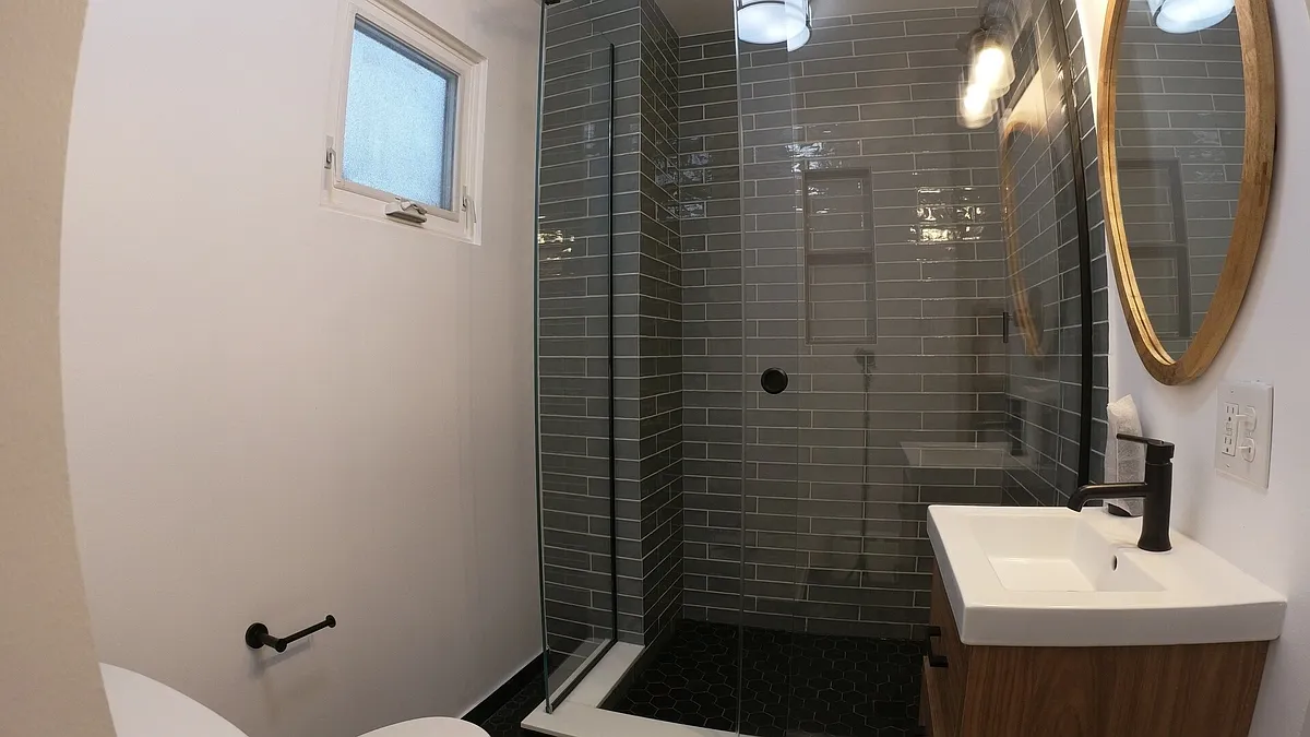 Building Photo - 4219 N Albany Ave #2