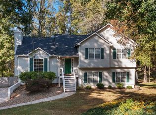 6120 Carriage Ct, Cumming, GA 30040