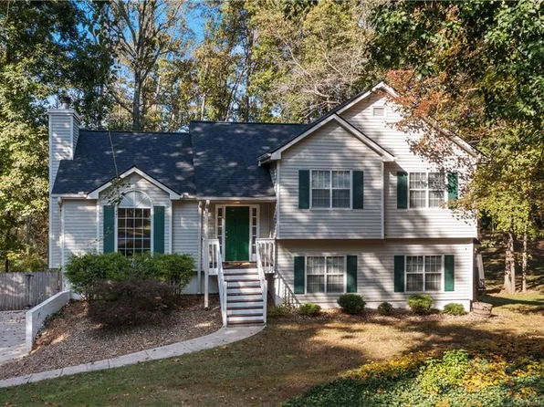 6120 Carriage Ct, Cumming, GA 30040