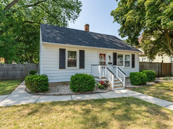 420 7th St, Baraboo, WI 53913