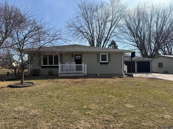 509 Iowa Ave SW, Orange City, IA 51041