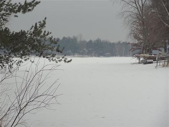 4th image of 922 Essex Ct
