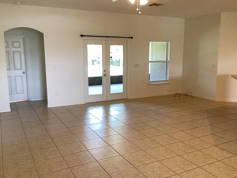 1424 Mistflower Ln — Photo 7