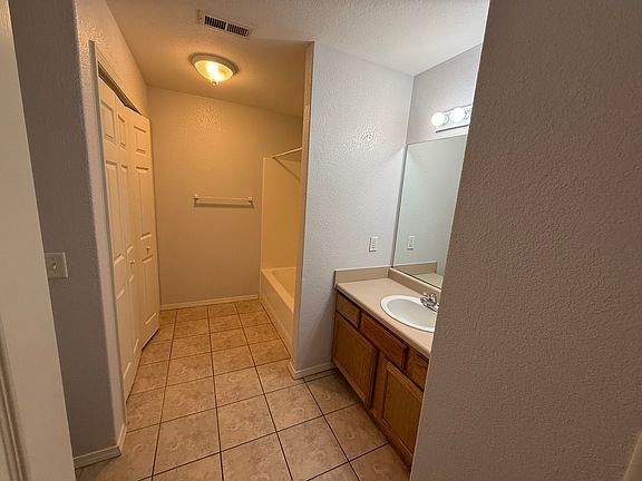 4th image of 712 Appleridge Dr #712