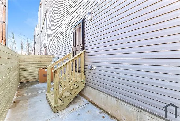 429 E Upsal St #3 — Photo 15