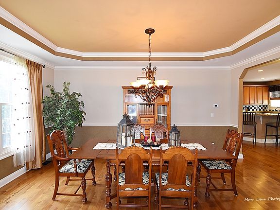 3rd image of 39W356 Cambridge Ct