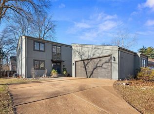 931 Chestnut Ridge Rd, Ballwin, MO 63021