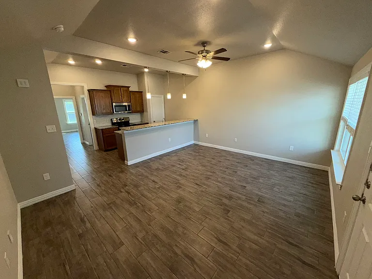 830 United Dr — Photo 6