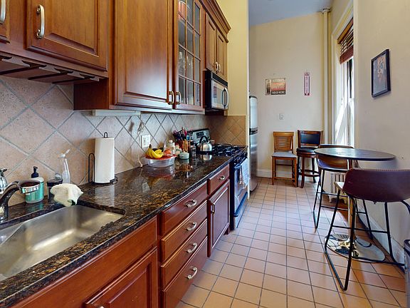 4th image of 143 E 29th St APT 3