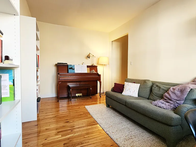 582 Pacific St #2G — Photo 2
