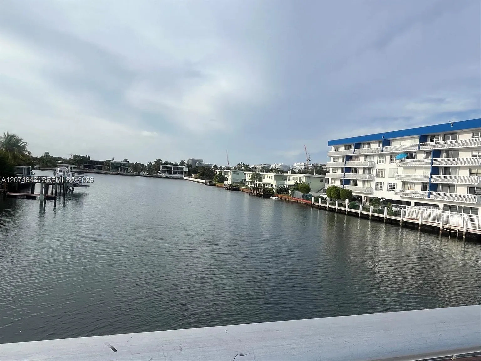 Colonnade Bay Condo — Photo 4
