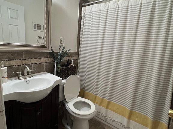 5th image of 1611 Bainbridge St #1