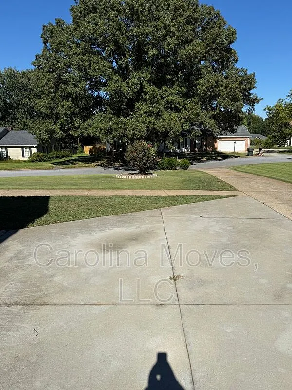 4 bed, 3.0 bath, 2200 sqft, $2,495 — Photo 4