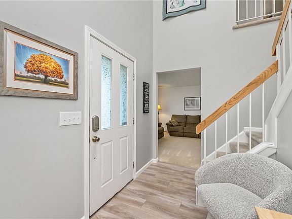 5th image of 262 Montvale Ln