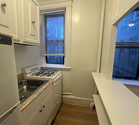 3rd image of 24 Phillips St APT 5