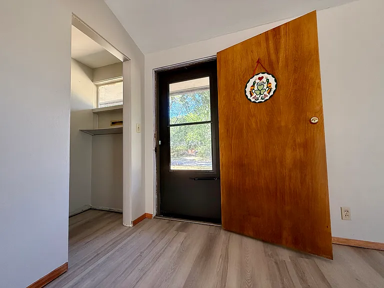 503 Hessel Blvd — Photo 18