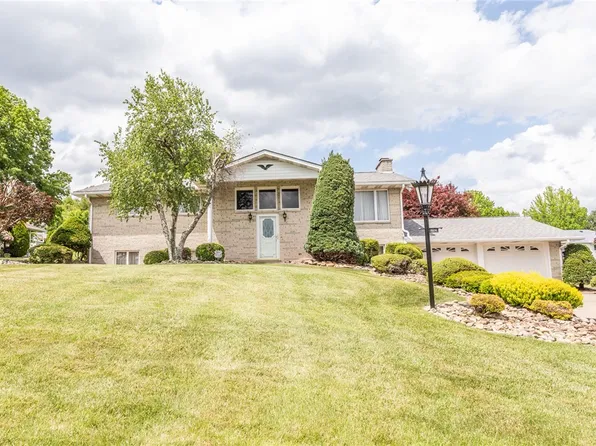 2014 Lexington Dr, Connellsville, PA 15425