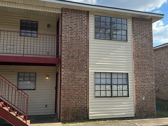 2nd image of 107 Vieux Orleans Cir APT D