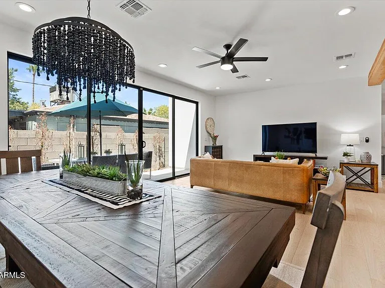 230 W Monterosa St — Photo 22