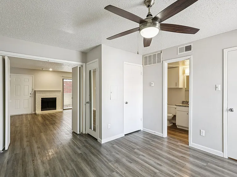 Claro Court Apartments — Photo 11