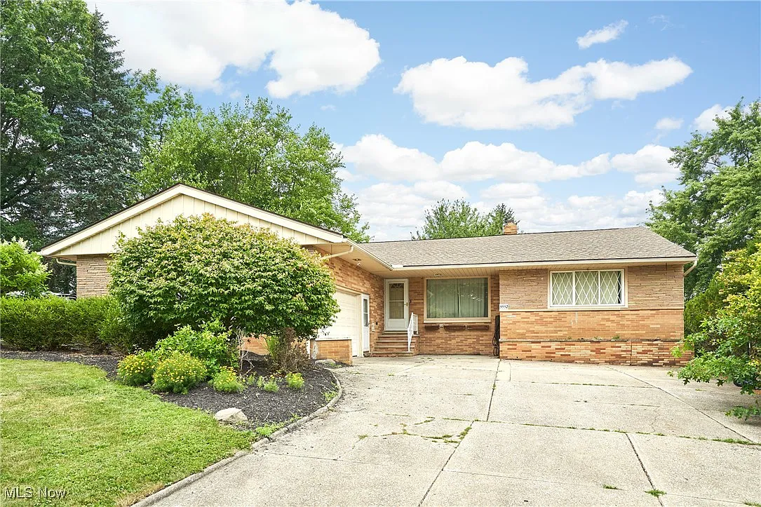 5552 Briarcliff Dr photo 1