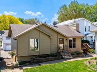 3527 Pilgrim Ln N, Plymouth, MN 55441