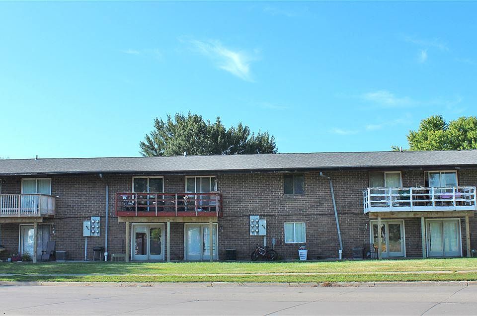 1st image of 809 E 7th St
