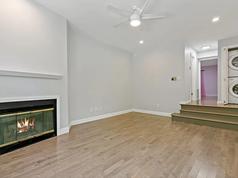343 N Greeley Ave — Photo 12